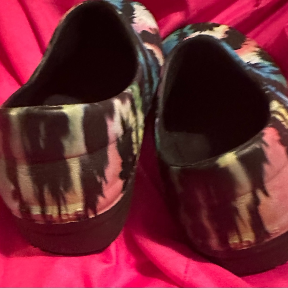 Crocs Rainbow Print - image 2